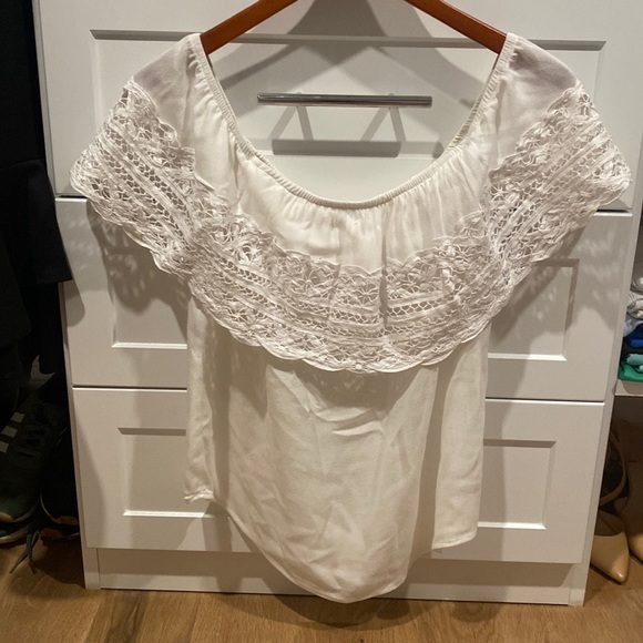 Socialite (Nordstrom) White off shoulder Top. M - Picture 1 of 4
